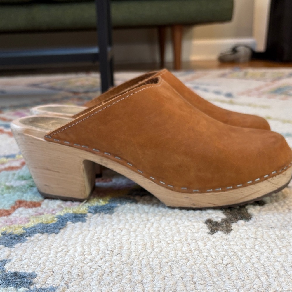 Lotta From Stockholm tan heeled clogs